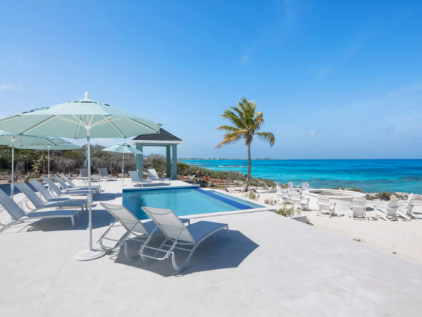 Luxury Oceanfront Villa in Exuma - Ideal for Families and Groups